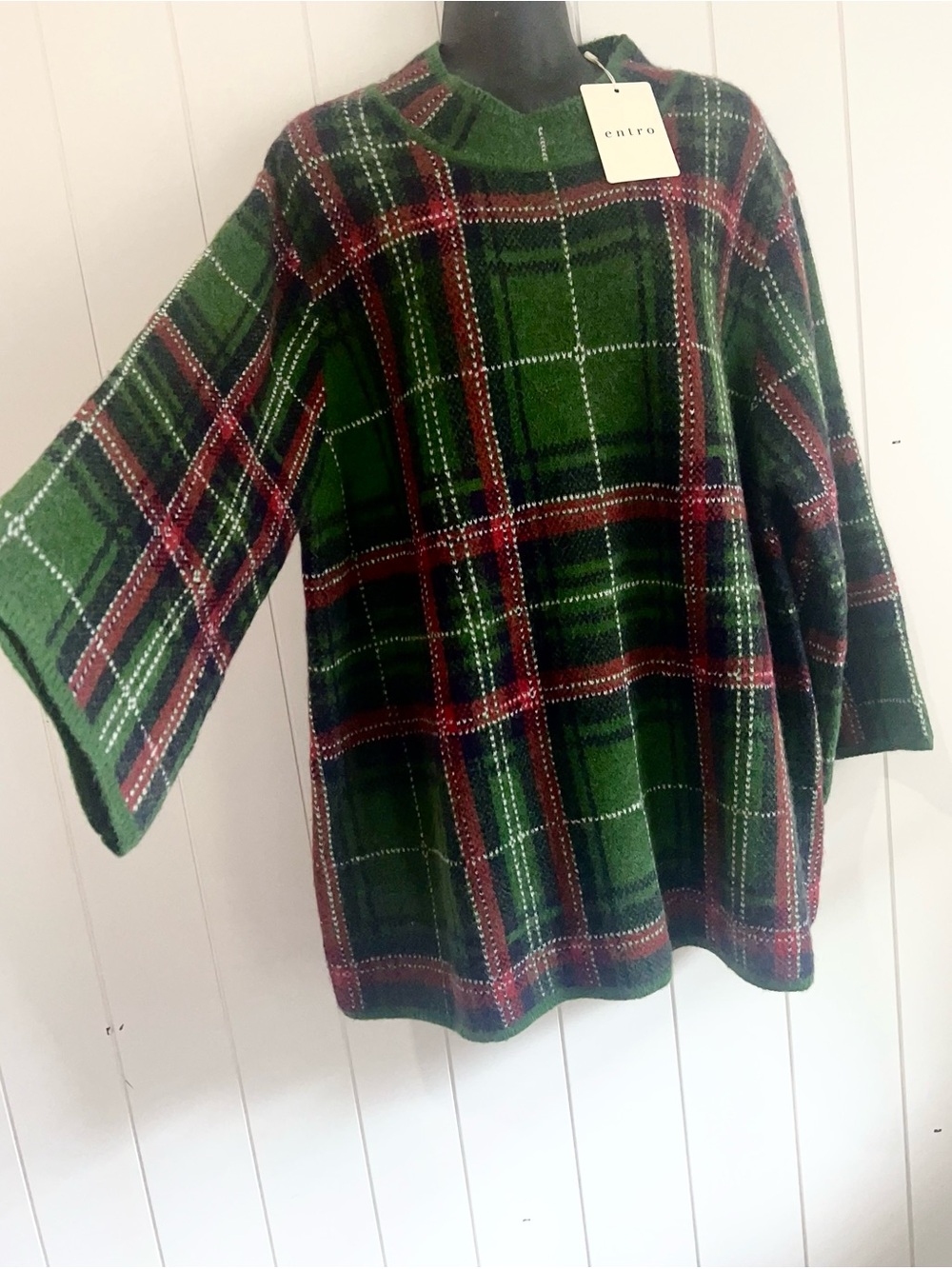 Entro NWT Plaid Sweater Crew Neck Bell Sleeve Holiday Size 1X Red Green Black